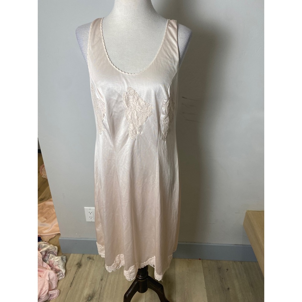 Vintage 70s Parisianas Lace Full Slip Nightgown Lingerie Blush Pink Sleeveless